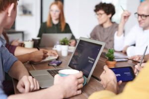 Read more about the article Unaprijedite sebe i svoju karijeru: 3 važna benefita tečaja poslovnog engleskog jezika